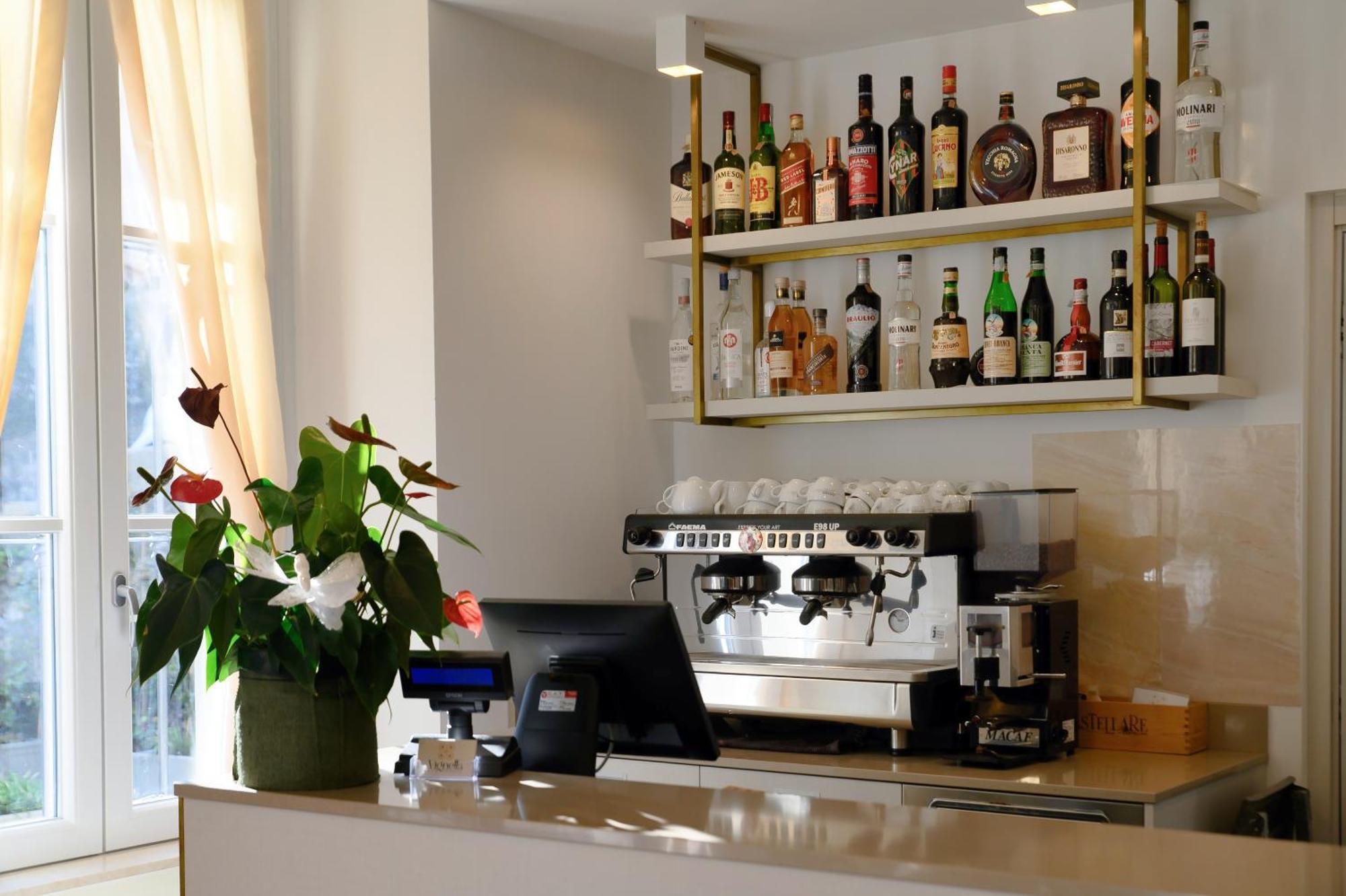 Hotel Ristorante La Vignetta Черноббио Экстерьер фото